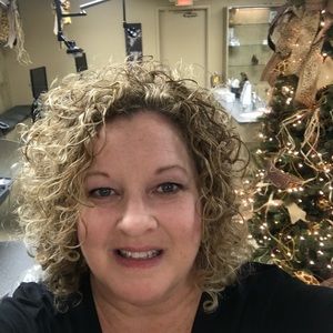 Meet your Posher, Suzanne